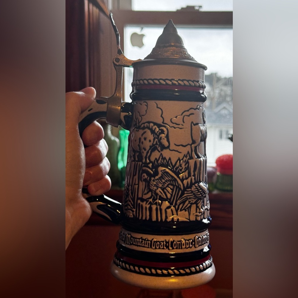 Avon Vintage 1976 Alaskan Wildlife Beer Stein✨